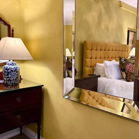 Grove House 4*