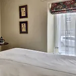 Grove House לינה וארוחת בוקר לייבורן