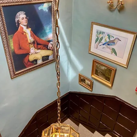 Grove House Лейберн