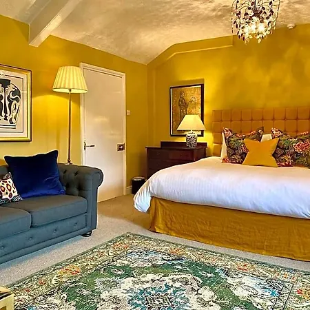 Grove House 4*