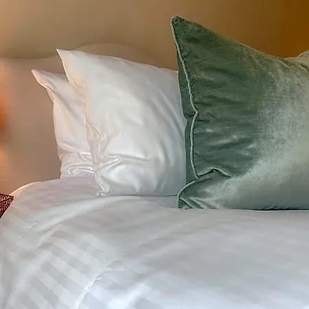 Grove House 4*