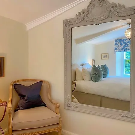 Grove House 4*