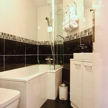 Bed & Breakfast Grove House 3*