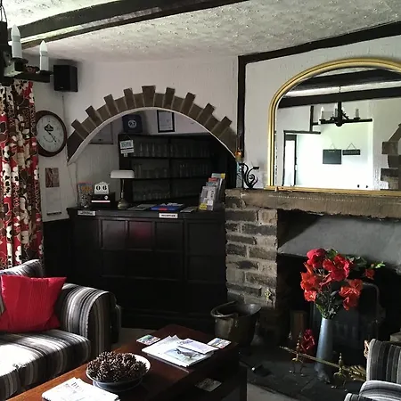 Grove House 4* Лейберн