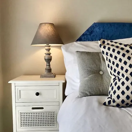 Bed & Breakfast Grove House 3*
