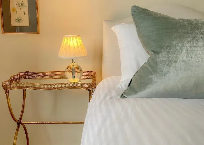 Bed & Breakfast Grove House