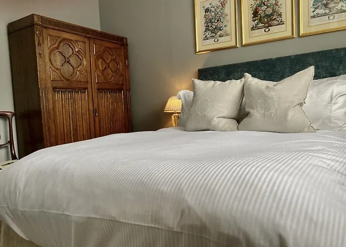 Bed & Breakfast Grove House