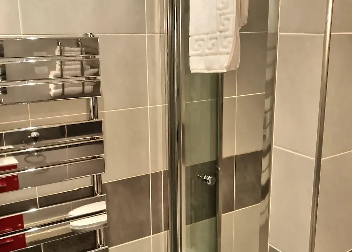 Grove House Bed & Breakfast 4*