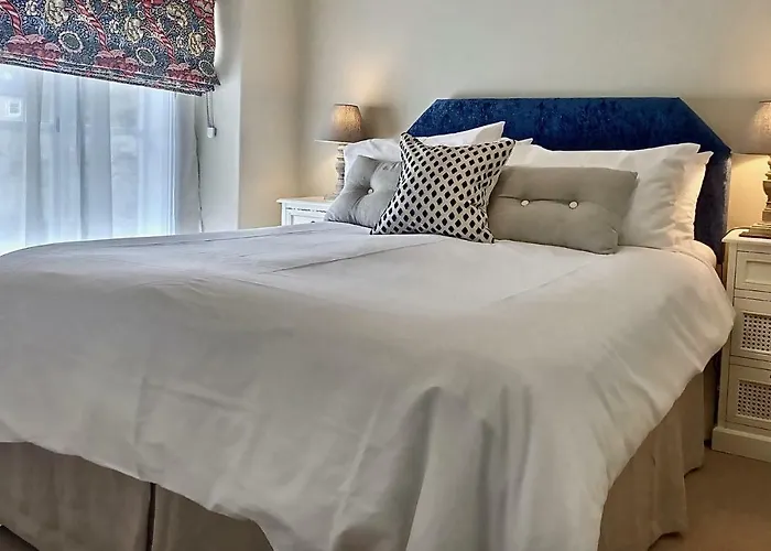 Bed & Breakfast Grove House 4*