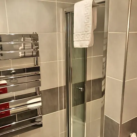 Grove House Couette-café 4*