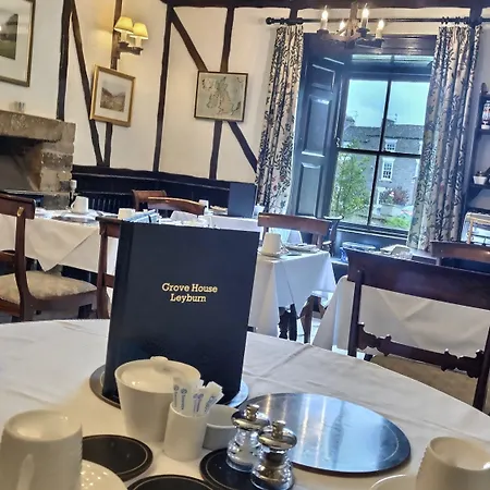 Grove House Couette-café 4*