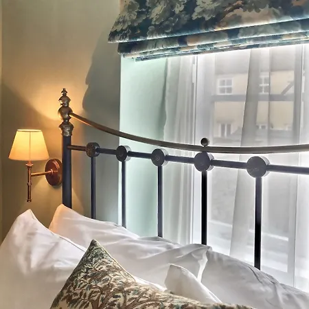 Couette-café Grove House 4*