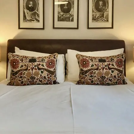 Couette-café Grove House 4*